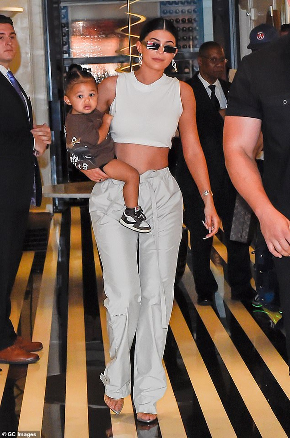 Kylie Jenner liên tục tung ảnh gợi cảm - 9 Kylie Jenner liên tục tung ảnh gợi cảm - 9
