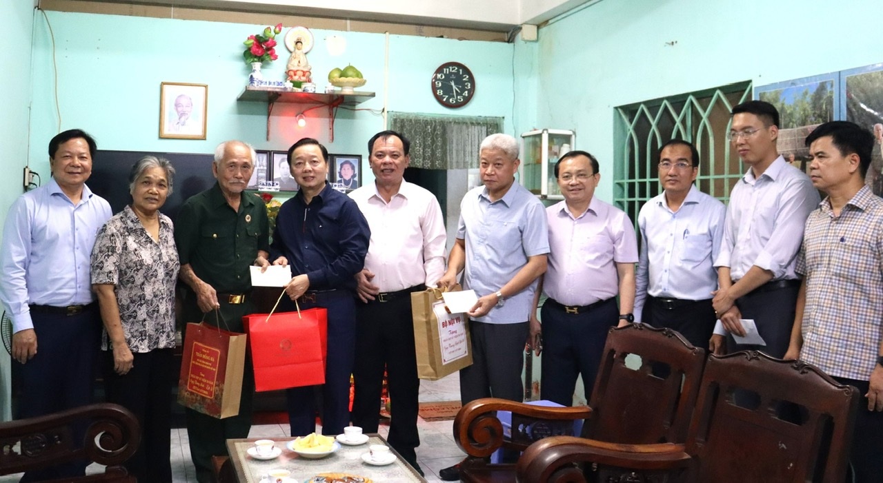 Phó Thủ tướng Trần Hồng Hà thăm, tặng quà người có công tại Đồng Nai - 2