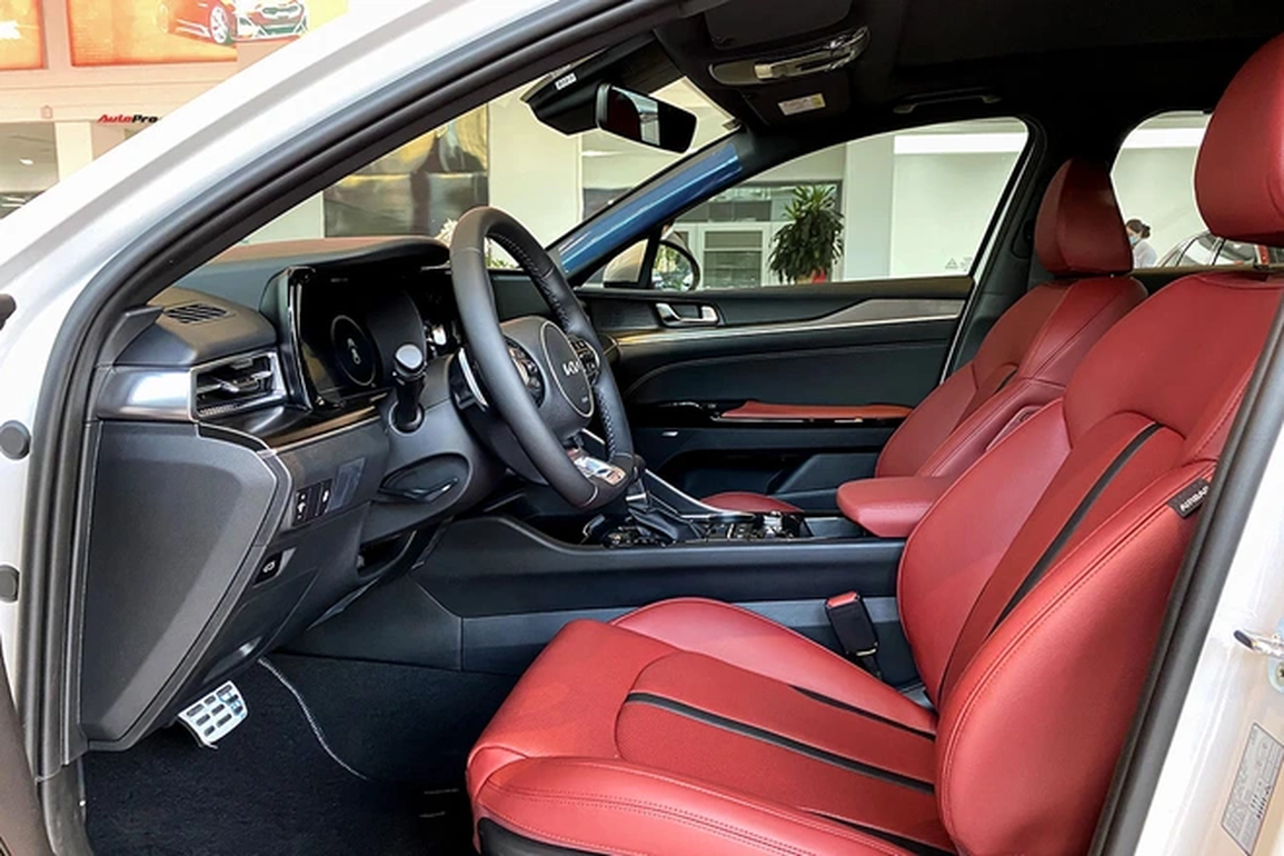 Đắt hơn 300 triệu đồng, Toyota Camry 2022 có gì để thách thức đối thủ? - 4 Đắt hơn 300 triệu đồng, Toyota Camry 2022 có gì để thách thức đối thủ? - 4