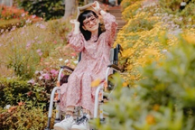 Đi Đà Lạt sau tai nạn ngồi xe lăn, cô gái bật khóc vì điều không ngờ tới