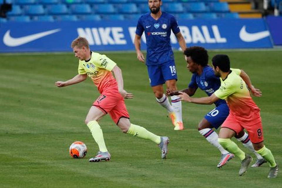Gục ngã trước Chelsea, Man City dâng ngôi vô địch cho Liverpool - 11 Gục ngã trước Chelsea, Man City dâng ngôi vô địch cho Liverpool - 11