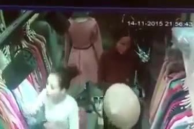 Bà già ăn trộm quần áo nhanh như cắt