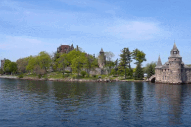 Vùng đất "lạ" không có đường ô tô, mỗi cư dân sở hữu một hòn đảo