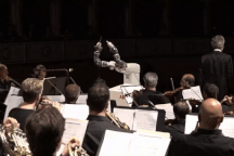 Chiêm ngưỡng robot chỉ huy dàn nhạc không mắc một sai sót nào