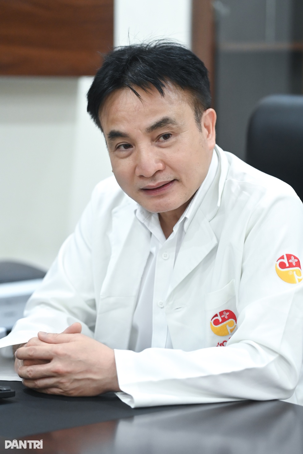 Gặp bác sĩ “bệnh nhân thấy là cười”, xin thôi trưởng khoa để làm lính mổ - 4 Gặp bác sĩ “bệnh nhân thấy là cười”, xin thôi trưởng khoa để làm lính mổ - 4