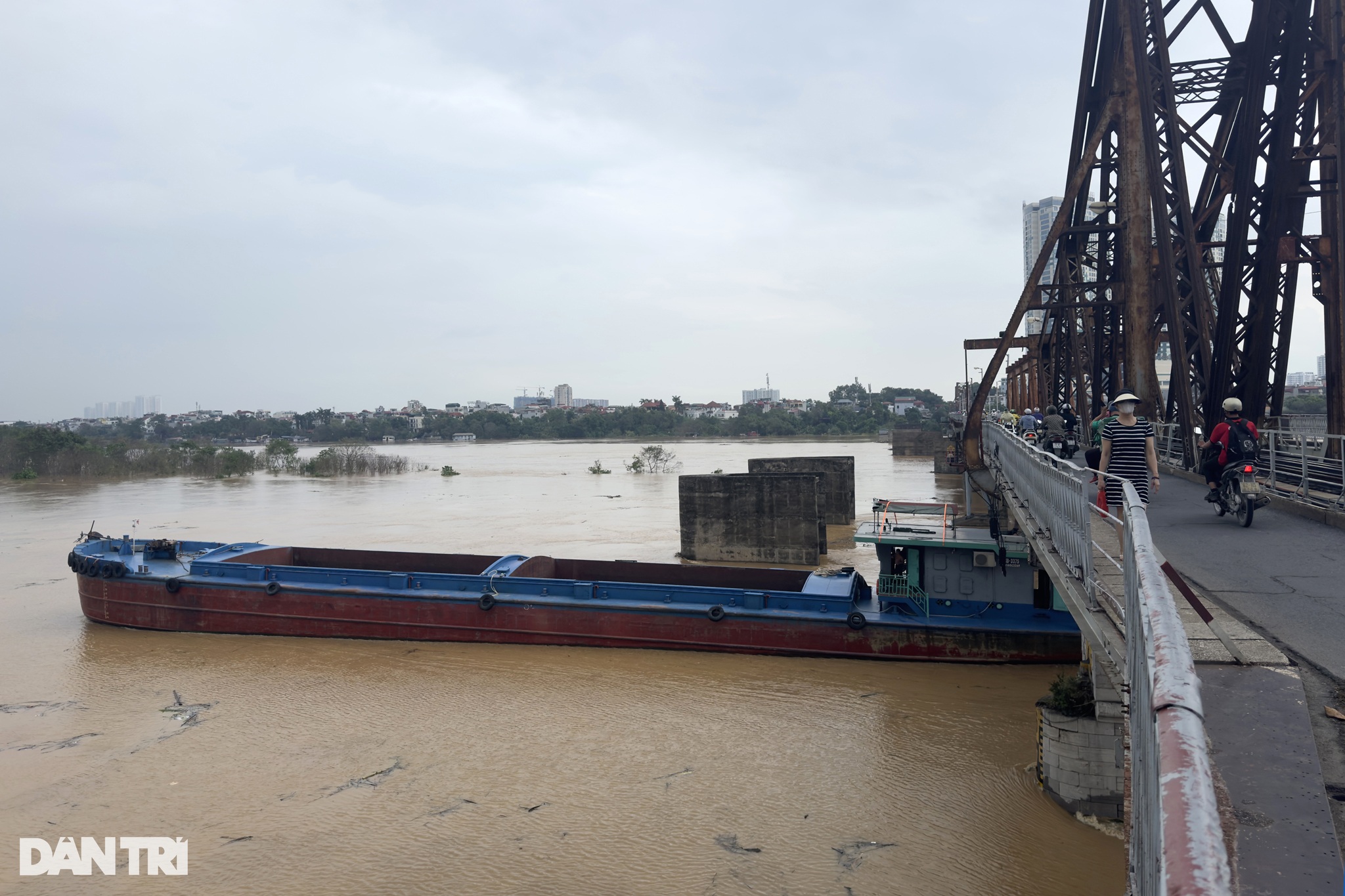 Nước sông Hồng dâng sát mức báo động, nguy cơ gây ngập ở Hà Nội - 10 Nước sông Hồng dâng sát mức báo động, nguy cơ gây ngập ở Hà Nội - 10