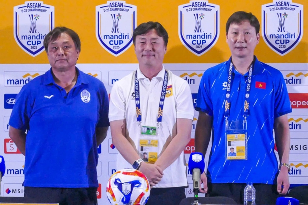 HLV Kim Sang Sik đặt mục tiêu vô địch giải U23 Đông Nam Á 2025 - 2 HLV Kim Sang Sik đặt mục tiêu vô địch giải U23 Đông Nam Á 2025 - 2