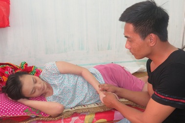 Xót xa mẹ nghèo đếm từng ngày chờ chết vì bệnh ung thư tủy