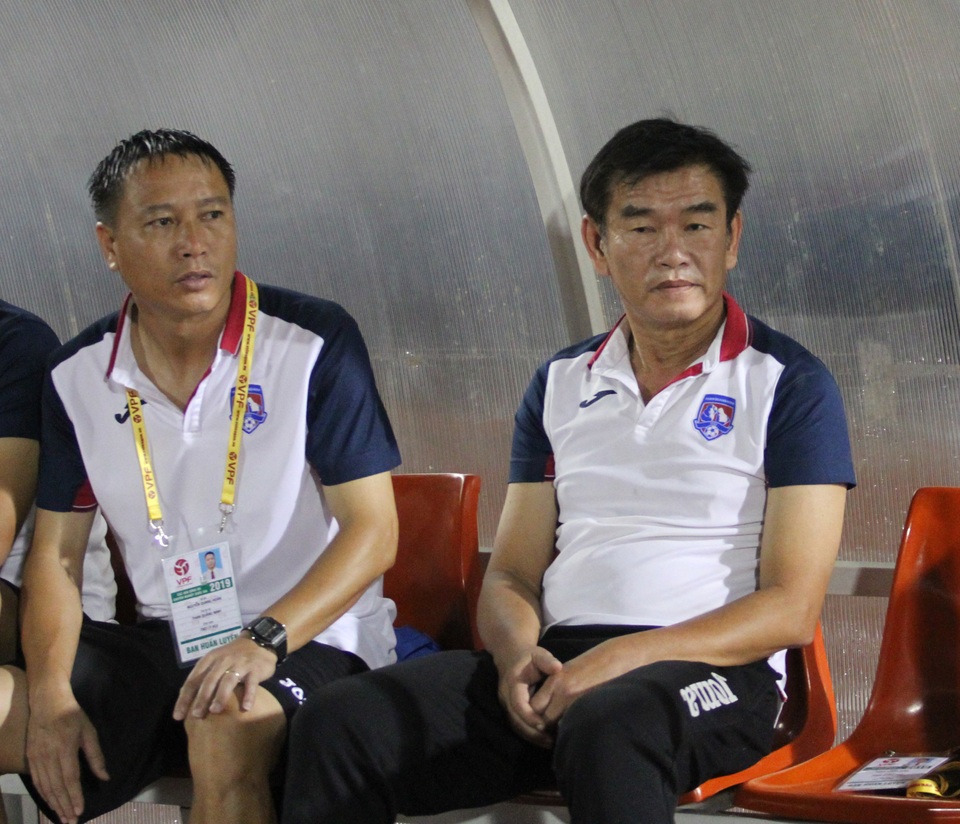 HLV Phan Thanh Hùng: “Thắng Singapore là nhiệm vụ bắt buộc” - 1 HLV Phan Thanh Hùng: “Thắng Singapore là nhiệm vụ bắt buộc” - 1