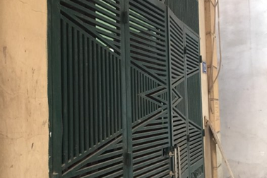 Cô gái trẻ tử vong trong tư thế treo cổ tại phòng trọ