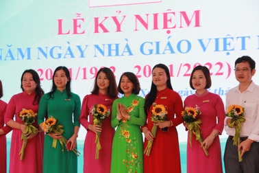 Lễ kỷ niệm 40 năm ngày Nhà giáo Việt Nam ở mái trường Thanh Xuân