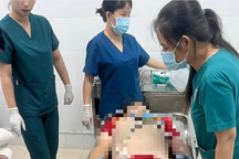 Tắm tại hồ bơi ở quán cà phê, một học sinh lớp 5 tử vong