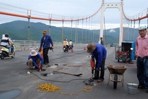 Cầu hư hỏng do... công nghệ mới