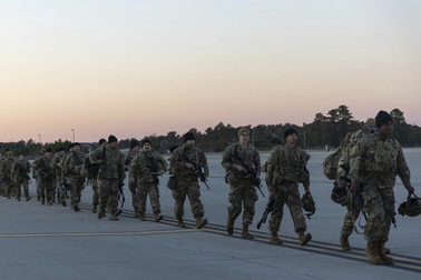 Truyền thông: Mỹ đưa binh sĩ đến Ukraine giám sát vận chuyển vũ khí