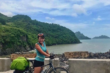 Đạp xe xuyên Việt, nữ phượt thủ Anh bị mất xe đạp và điện thoại