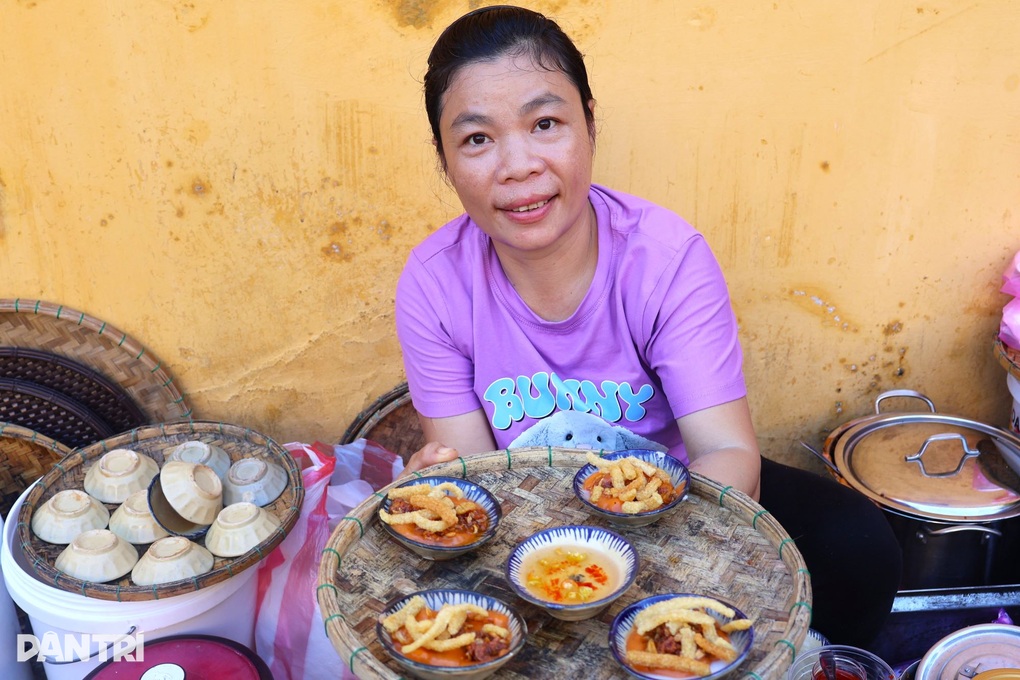 Quán bánh bèo ở Hội An gây sốt vì bà chủ bắn tiếng Anh như gió - 2