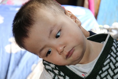 Bà đứt ruột cho cháu trai uống thuốc ngủ mỗi đêm để thoát cảnh "trời đày"