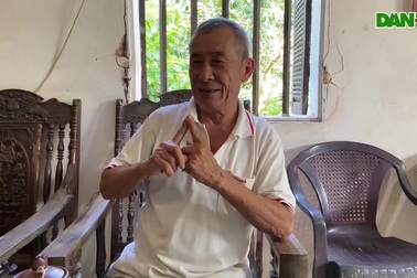 Người lính thông tin chia sẻ về 5 phút dùng răng cắn dây cáp