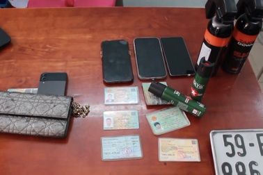 Thủ bình xịt hơi cay khi đi cướp ở TPHCM