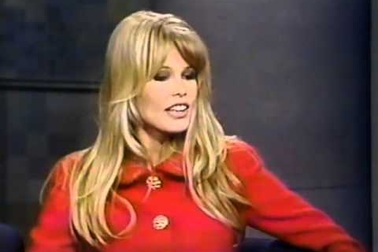 Claudia Schiffer xinh đẹp trả lời phỏng vấn năm 1992