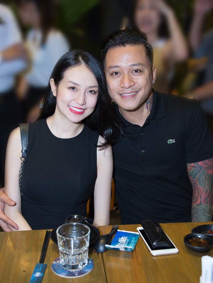 Tuấn Hưng hí hửng khoe được vợ trả lương nghỉ dịch, bạn bè nhìn ảnh đoán ngay khoản tiền khủng lên tới 9 con số - Ảnh 8. Tuấn Hưng hí hửng khoe được vợ trả lương nghỉ dịch, bạn bè nhìn ảnh đoán ngay khoản tiền khủng lên tới 9 con số - Ảnh 8.
