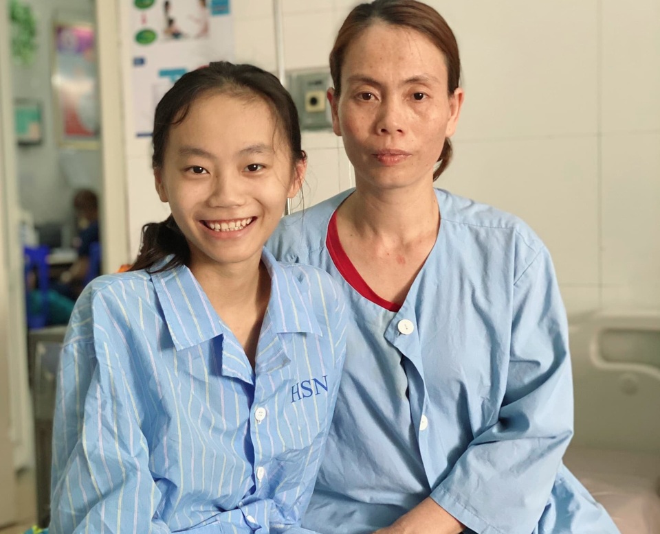 Nỗ lực cứu sống trẻ bị bồn nước đè trên người - 3 Nỗ lực cứu sống trẻ bị bồn nước đè trên người - 3