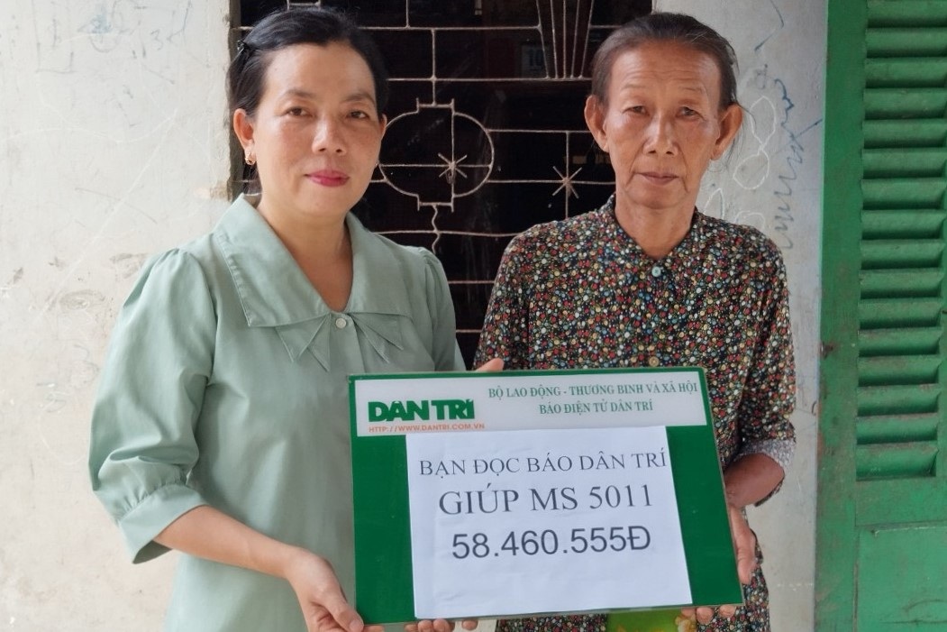 Gần 60 triệu đồng đến với người phụ nữ sống nơm nớp trong căn nhà sắp sập - 1