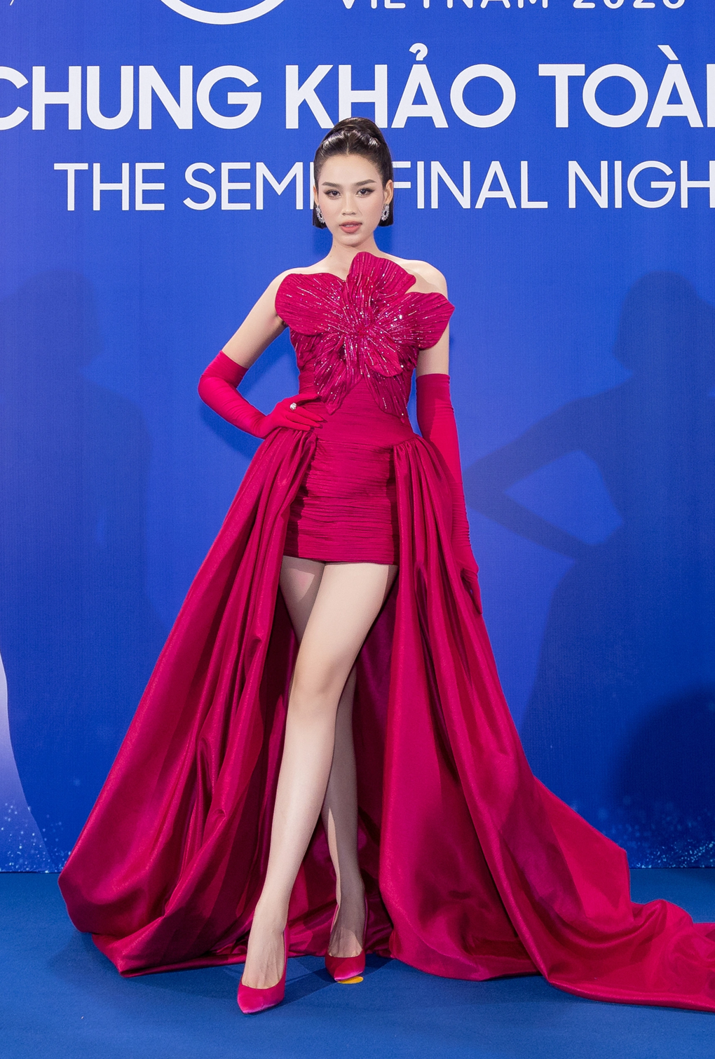 Mai Phương lấp ló vòng 1, Bảo Ngọc diện váy đuôi cá chặt chém ở thảm đỏ - 5 Mai Phương lấp ló vòng 1, Bảo Ngọc diện váy đuôi cá chặt chém ở thảm đỏ - 5