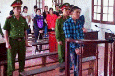 Dùng điện thoại và mạng xã hội lừa người bán sang Trung Quốc