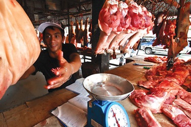 Thịt hư rửa chất sát khuẩn: độc gấp đôi