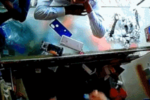 Clip khoảnh khắc smartphone phát nổ như bom khiến dân mạng bàng hoàng