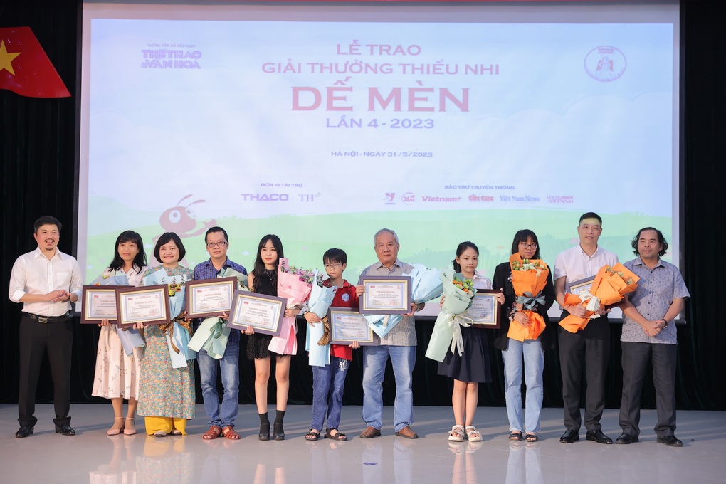 Bé 11 tuổi gây bất ngờ khi đạt Giải thưởng Thiếu nhi Dế Mèn - 1 Bé 11 tuổi gây bất ngờ khi đạt Giải thưởng Thiếu nhi Dế Mèn - 1