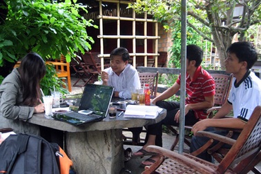 Học phí tăng vụt, hàng trăm giáo viên hoang mang 