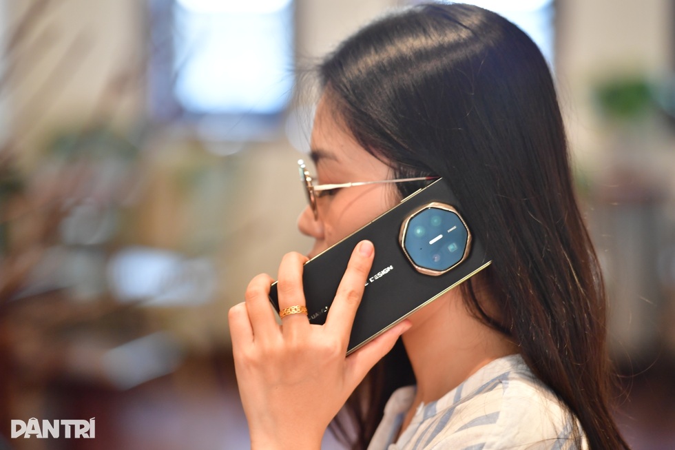 Đánh giá Huawei Mate XT: Điện thoại biến thành máy tính bảng - 13 Đánh giá Huawei Mate XT: Điện thoại biến thành máy tính bảng - 13