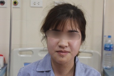 Nữ bệnh nhân 19 tuổi được cắt u tuyến giáp qua đường miệng