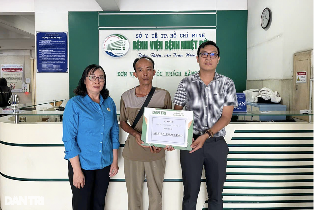 Vợ không qua khỏi, người chồng bật khóc khi nhận tiền bạn đọc hỗ trợ - 2 Vợ không qua khỏi, người chồng bật khóc khi nhận tiền bạn đọc hỗ trợ - 2