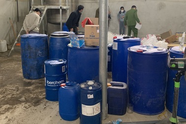 Chỉ vài thứ bột, cơ sở chế nước giặt giả mạo thương hiệu nhiều mẹ chuộng