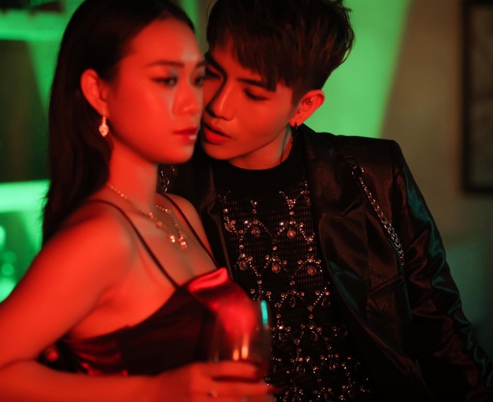 GiGun dành hết tiền tiết kiệm để làm MV - 3 GiGun dành hết tiền tiết kiệm để làm MV - 3