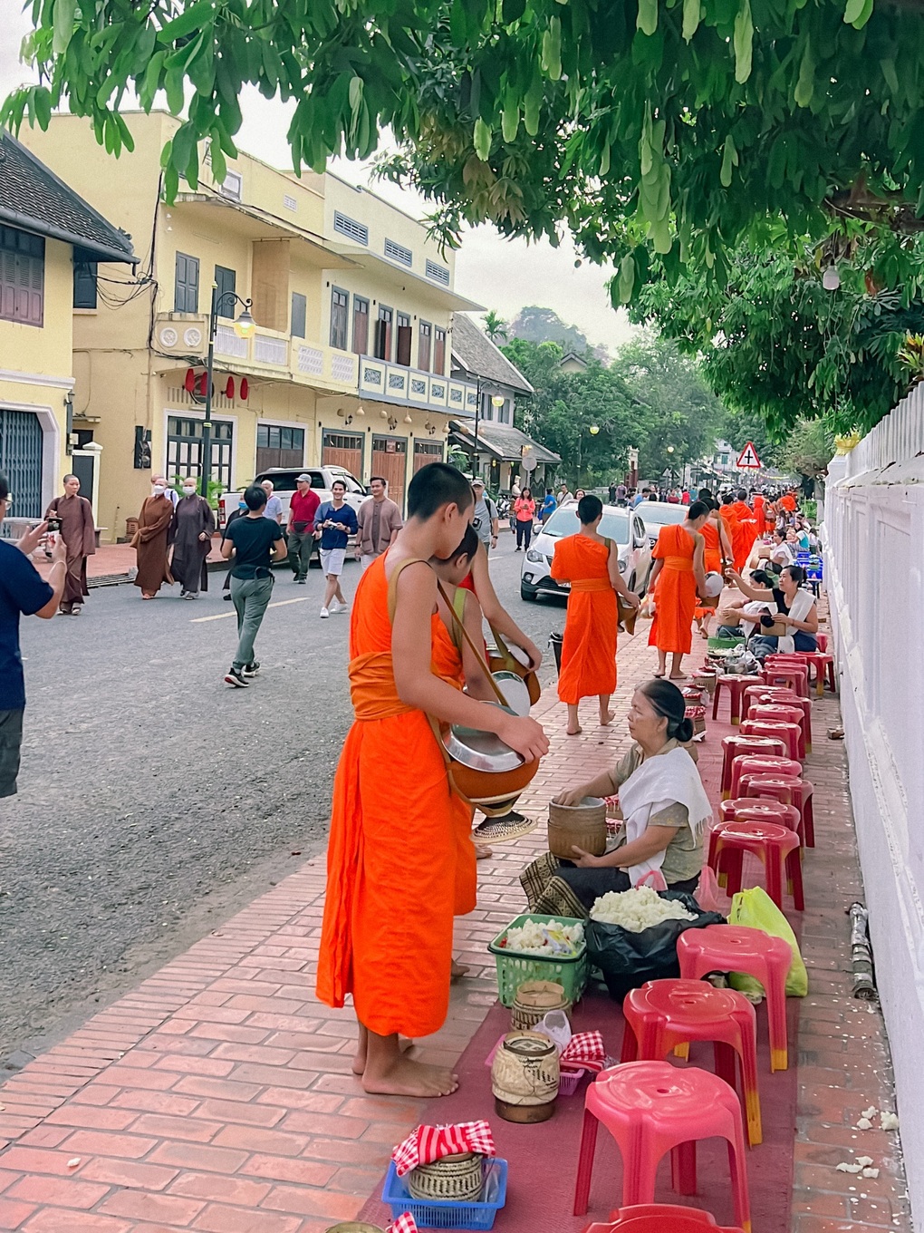 Đi Lào hết 5,5 triệu, khách Việt ngồi tàu cao tốc xịn, không bị chặt chém - 5