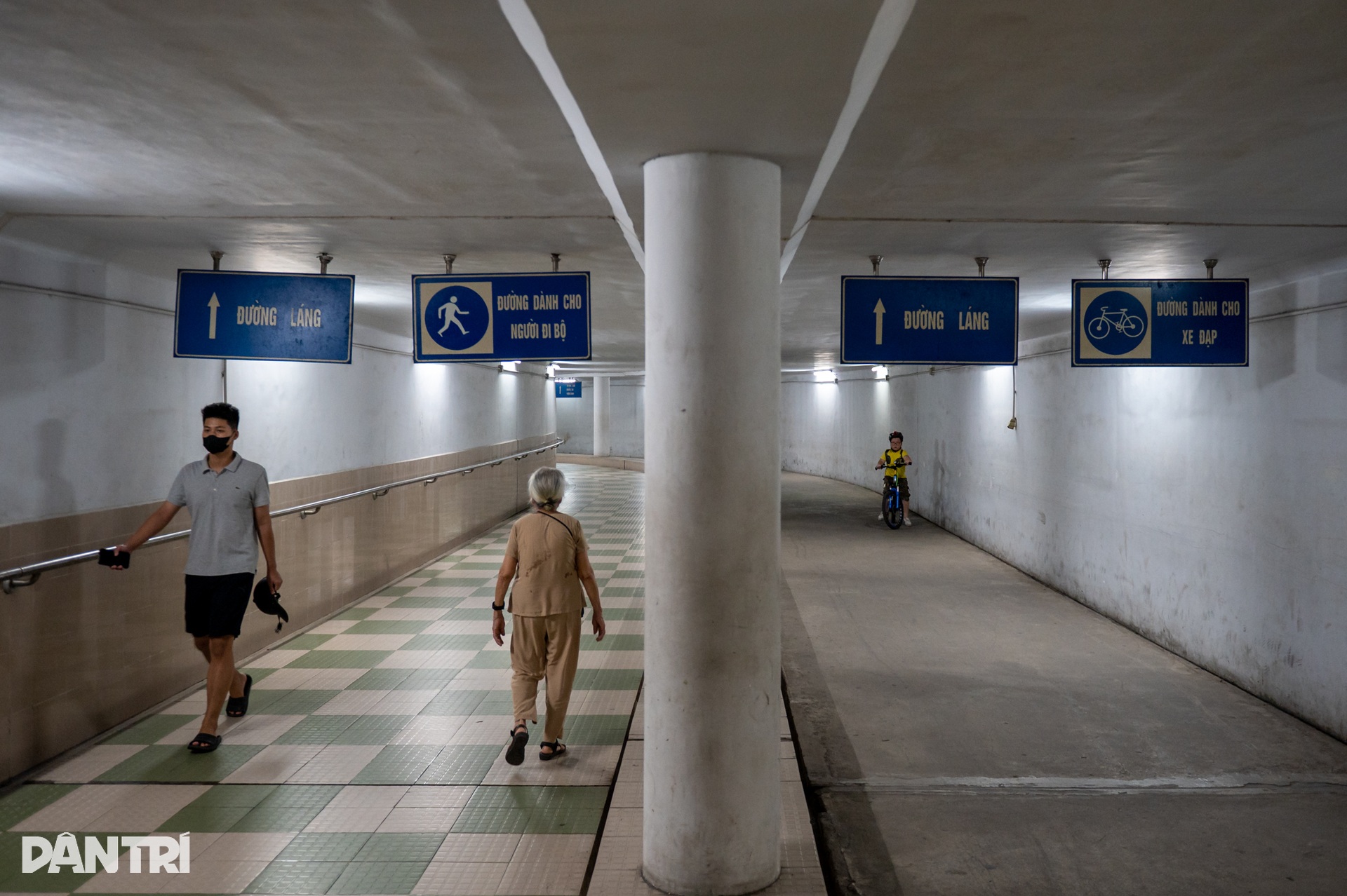 Hầm đi bộ hàng tỷ đồng đóng cửa, thưa thớt người sử dụng ở Hà Nội - 5 Hầm đi bộ hàng tỷ đồng đóng cửa, thưa thớt người sử dụng ở Hà Nội - 5