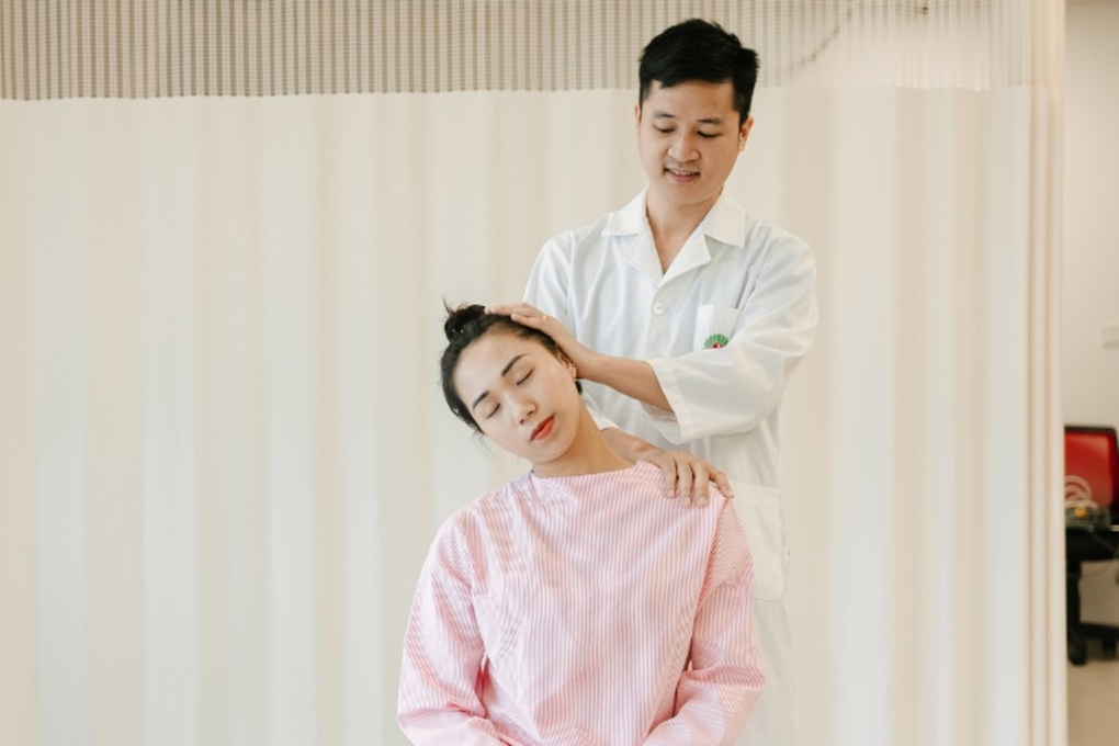 Đau cổ vai gáy ở dân văn phòng gia tăng vì thói quen ngồi lâu, ít vận động - 2 Đau cổ vai gáy ở dân văn phòng gia tăng vì thói quen ngồi lâu, ít vận động - 2