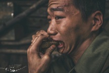 "Mưa đỏ" có doanh thu gần 700 tỷ đồng, dàn diễn viên nhận cát-xê bao nhiêu?