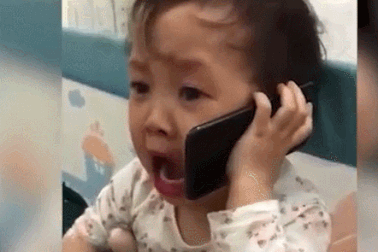 Những em bé Việt gây “bão” mạng vì biểu cảm “siêu dễ thương”