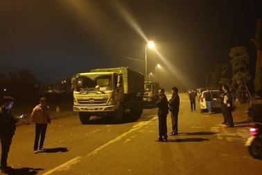 Bãi rác Nam Sơn lại bị chặn, Hà Nội nguy cơ "thất thủ" với hàng nghìn tấn rác mỗi ngày