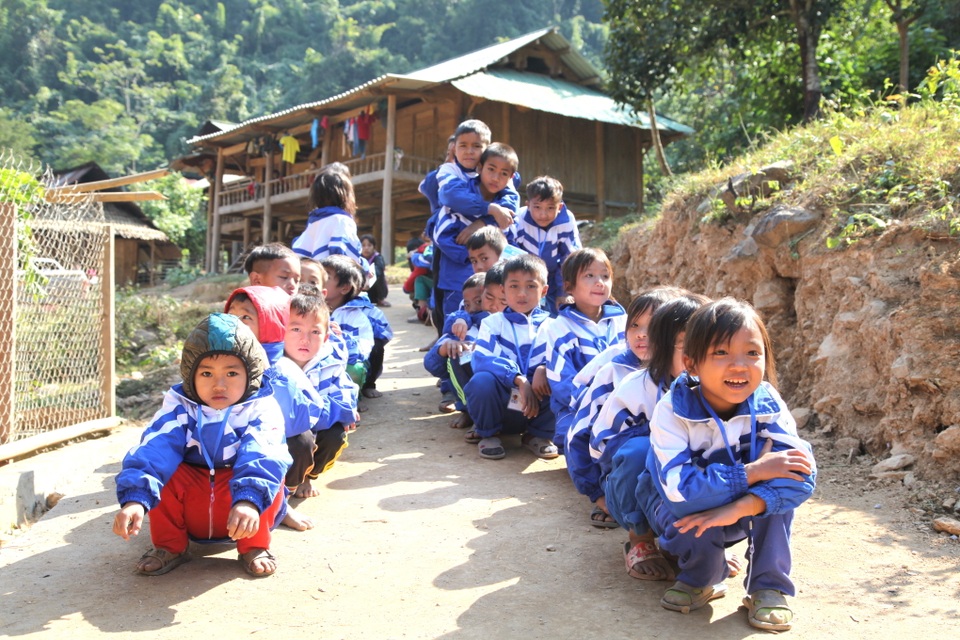 Khánh thành cây cầu mơ ước thứ 17, nâng bước chân bà con dân bản Na Kho - 14 Khánh thành cây cầu mơ ước thứ 17, nâng bước chân bà con dân bản Na Kho - 14