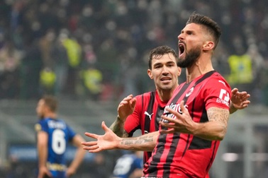 Giroud tỏa sáng khó tin, AC Milan ngược dòng nghẹt thở hạ Inter