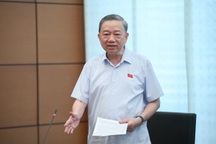 Bộ trưởng Công an: Khách sạn không có quyền giữ thẻ căn cước của dân