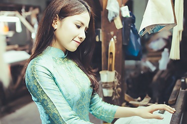 Từ thủ khoa Đại học Văn hoá tới vai trò MC nhà đài