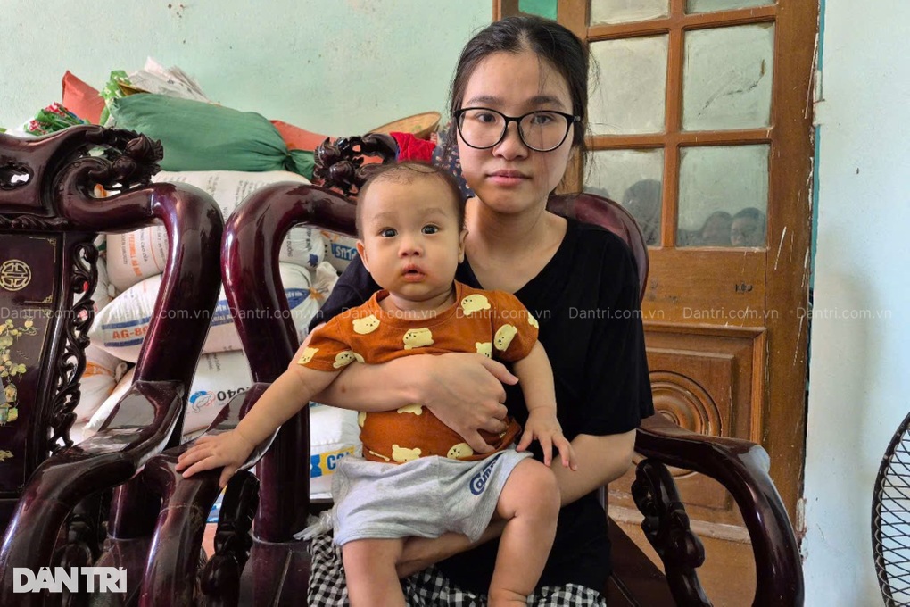 Bé 8 tháng tuổi mắc bệnh hiểm nghèo được bạn đọc Dân trí giúp đỡ ghép tủy - 2 Bé 8 tháng tuổi mắc bệnh hiểm nghèo được bạn đọc Dân trí giúp đỡ ghép tủy - 2