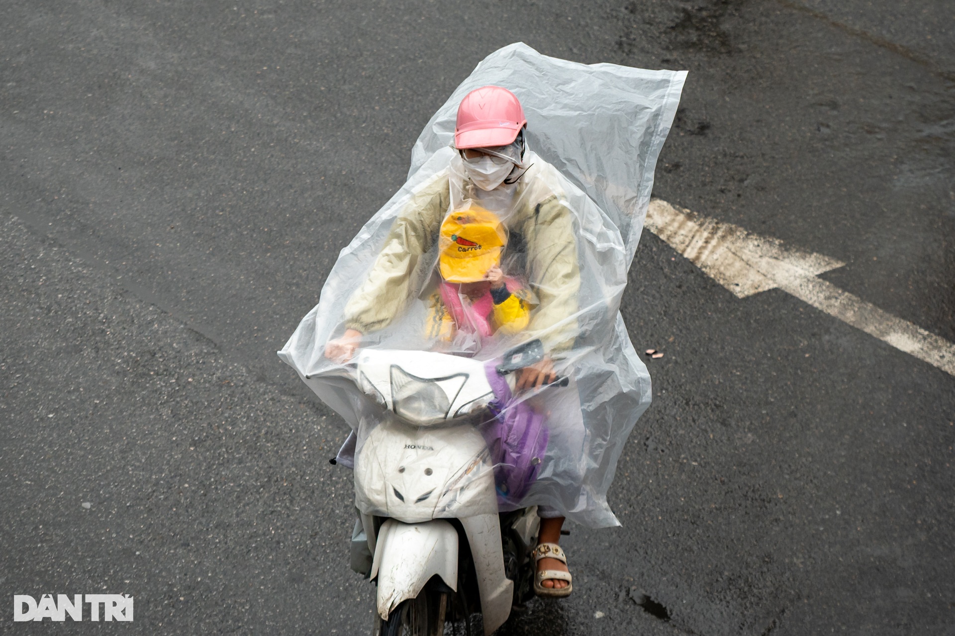 Hà Nội trong ngày mưa rét 14 độ C - 4 Hà Nội trong ngày mưa rét 14 độ C - 4